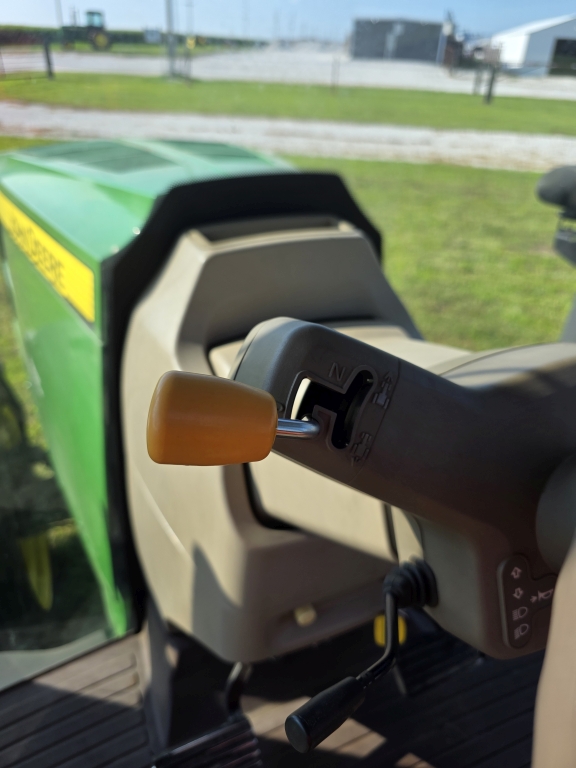 2011 John Deere 7230R