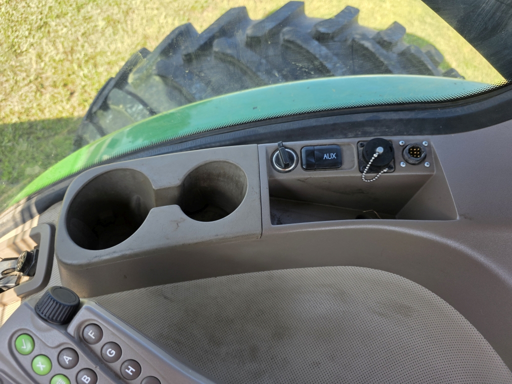 2011 John Deere 7230R