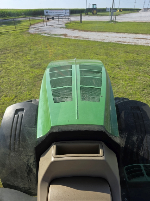 2011 John Deere 7230R