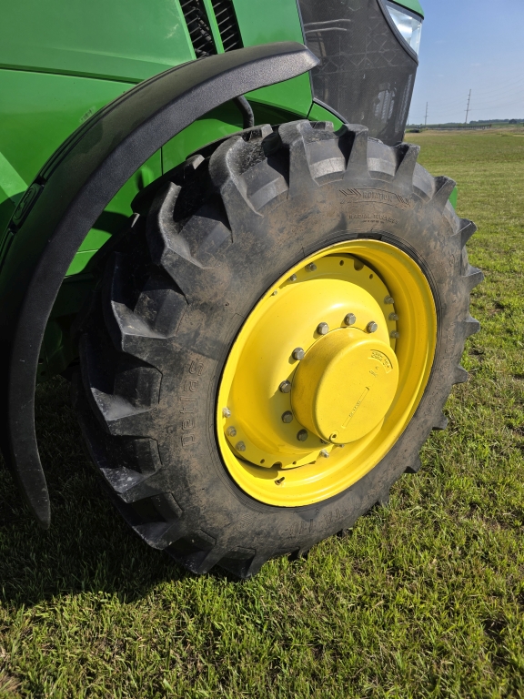 2011 John Deere 7230R