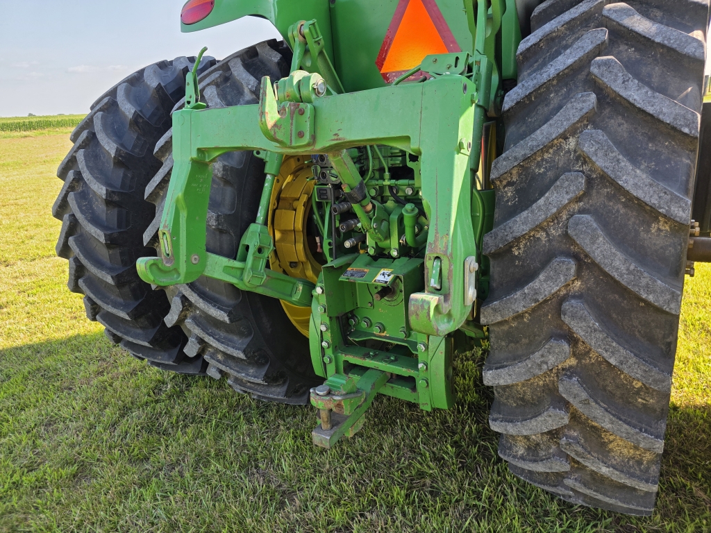 2011 John Deere 7230R