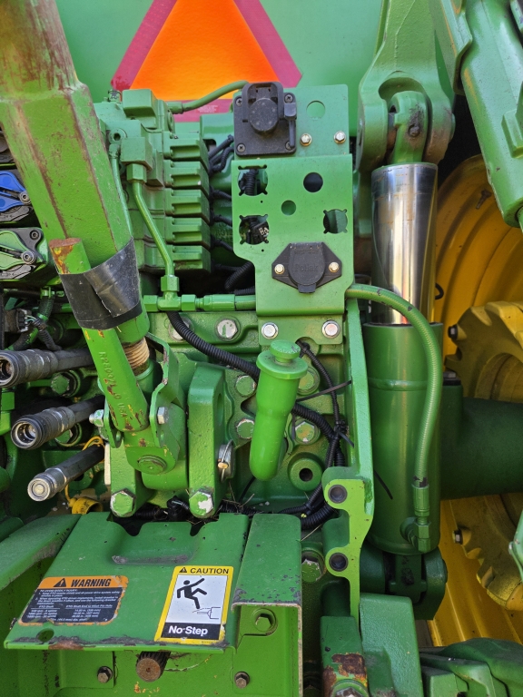 2011 John Deere 7230R