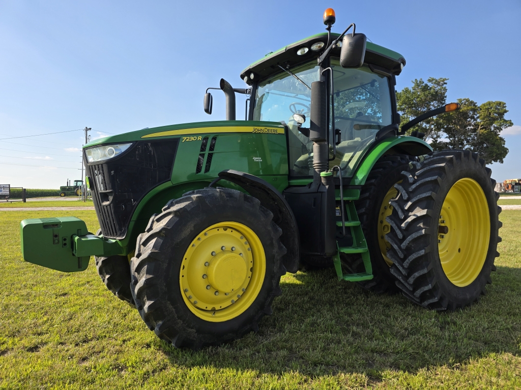 2011 John Deere 7230R