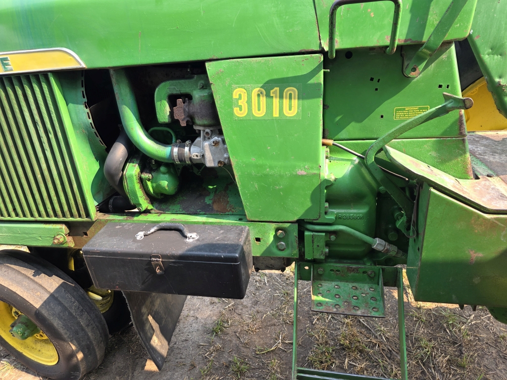 John Deere 3010