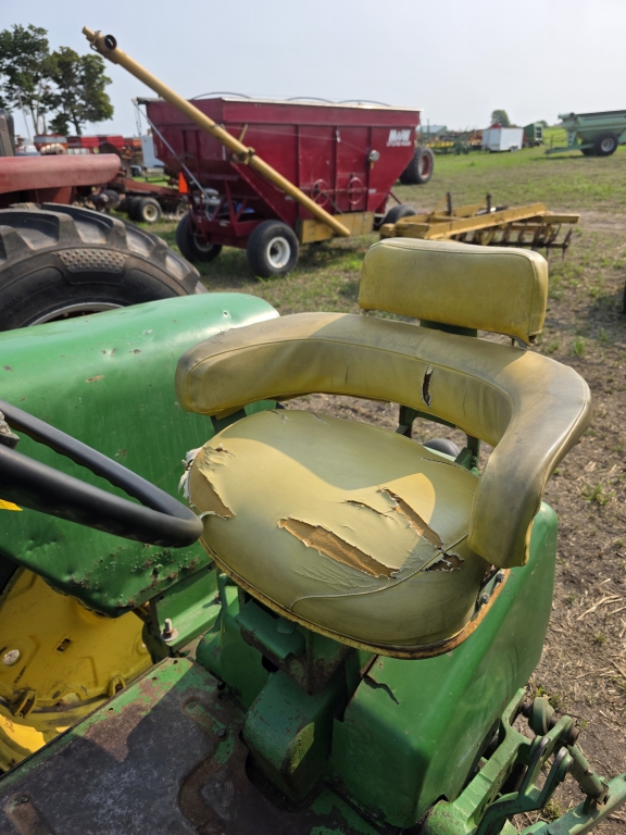 John Deere 3010