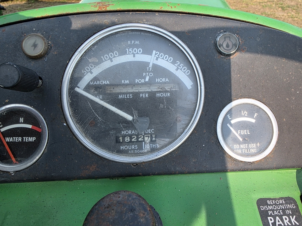 John Deere 3010
