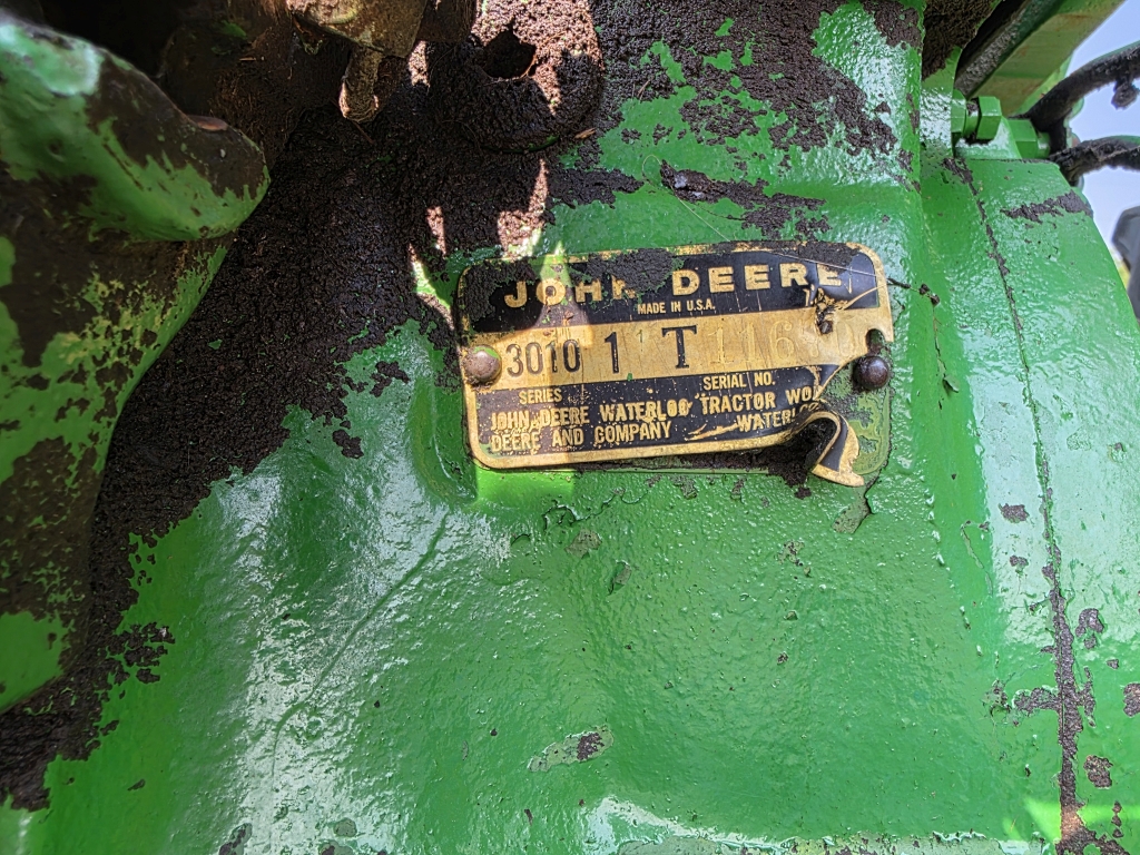 John Deere 3010