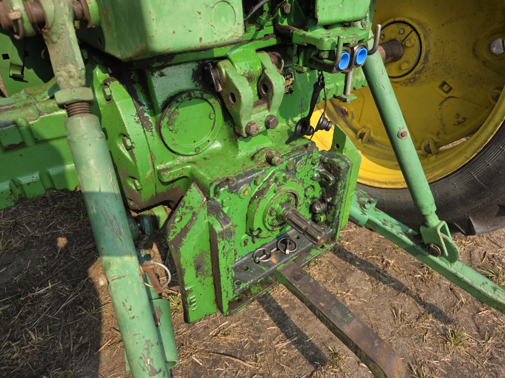 John Deere 3010