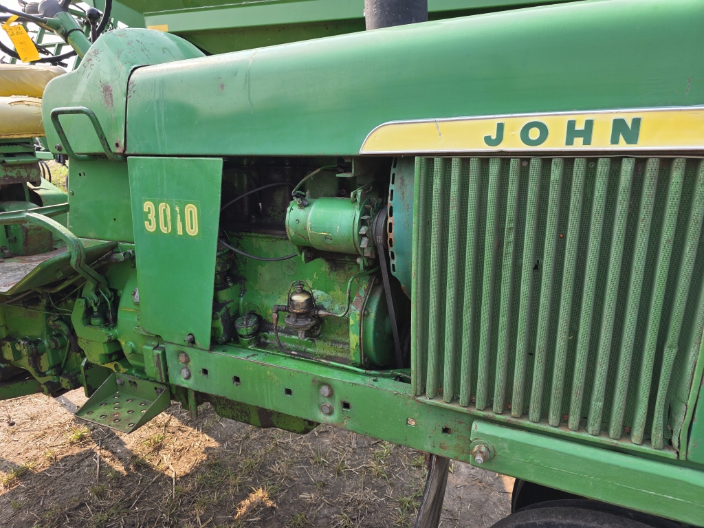 John Deere 3010