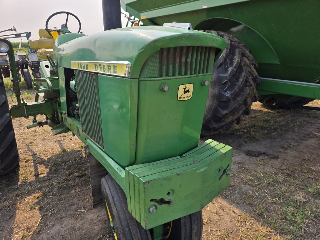 John Deere 3010