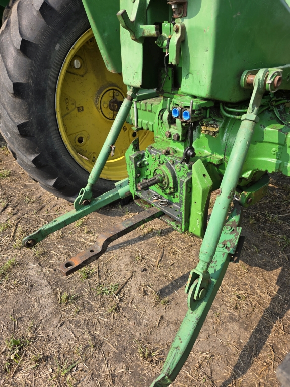 John Deere 3010