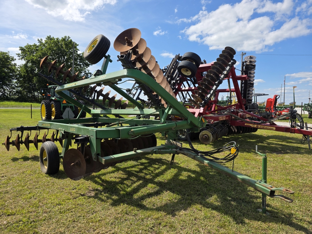 Photo of a  John Deere 220