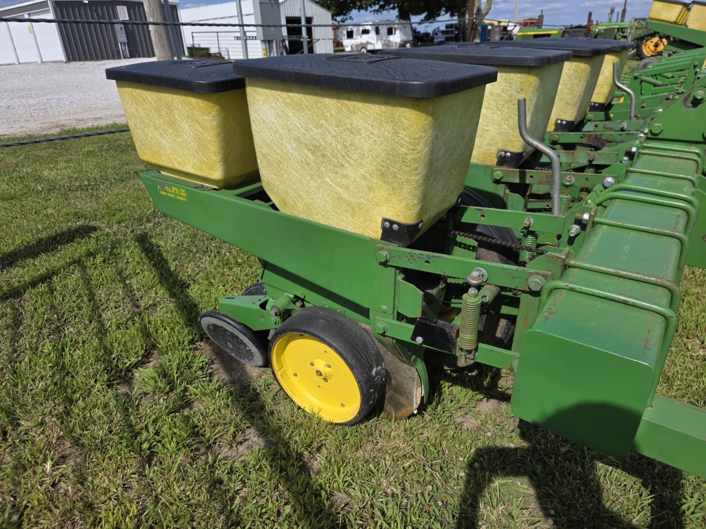 John Deere 7000