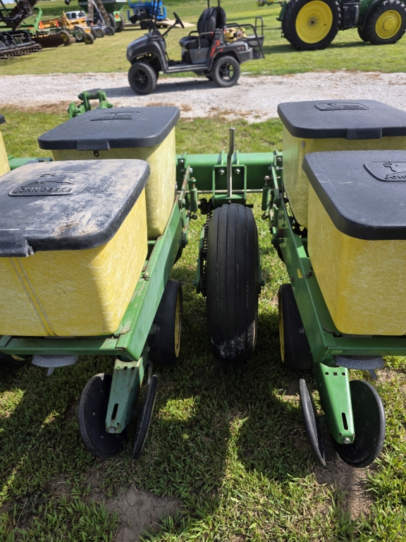 John Deere 7000