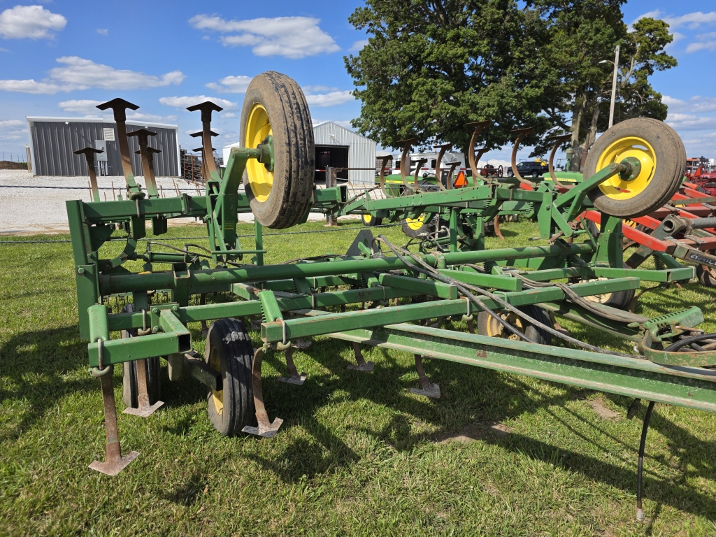 John Deere 1010