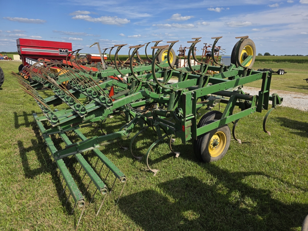 John Deere 1010