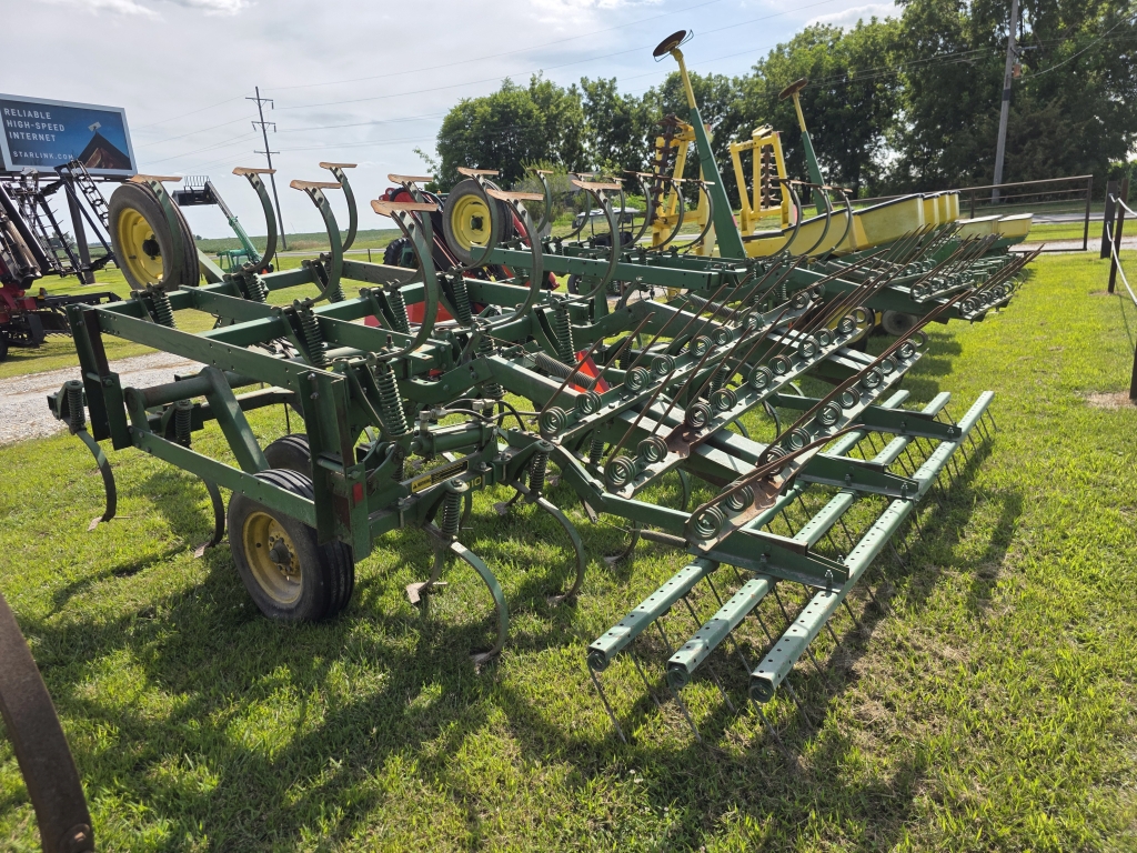 John Deere 1010