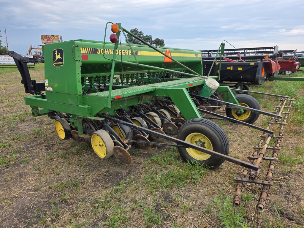 John Deere 750