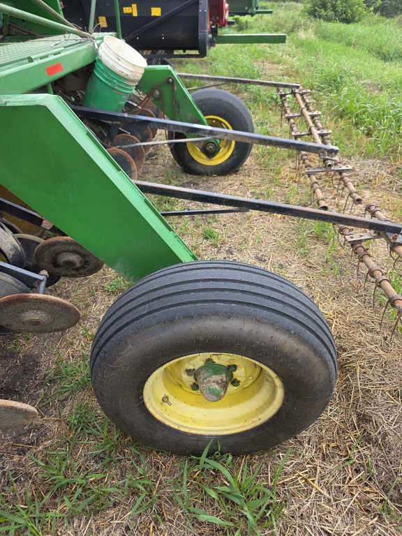 John Deere 750