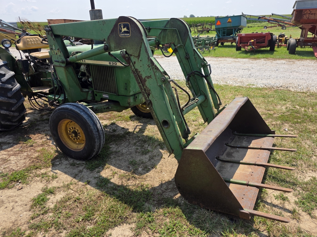 1974 John Deere 830