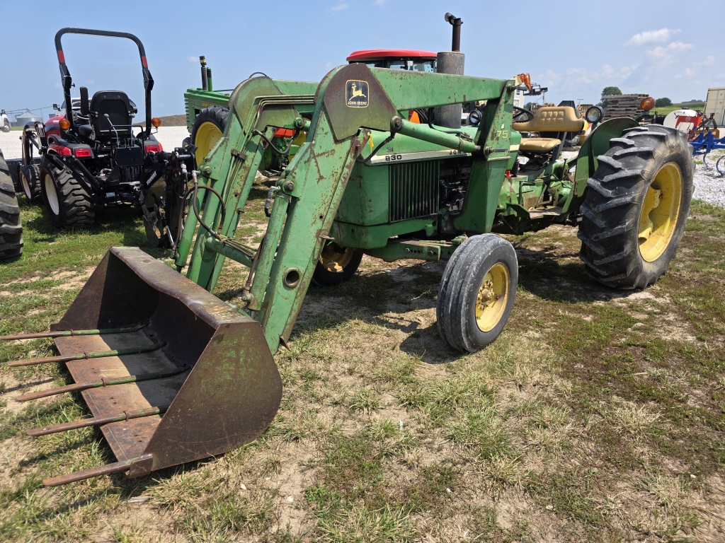 Photo of 1974 John Deere 830