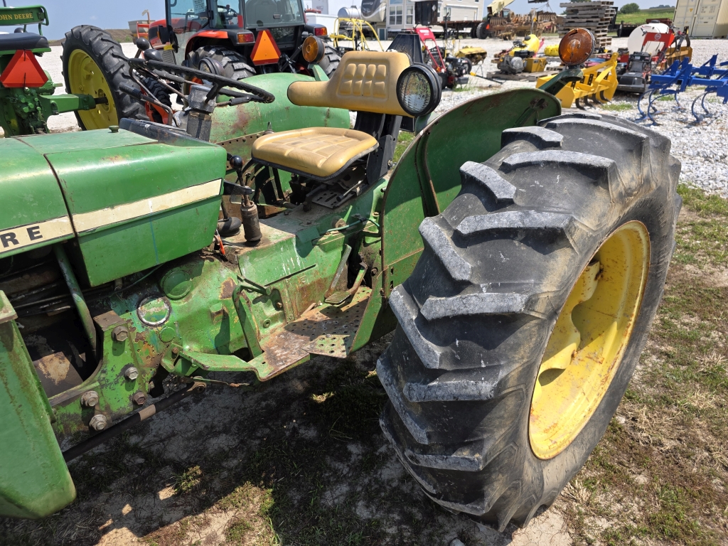 1974 John Deere 830