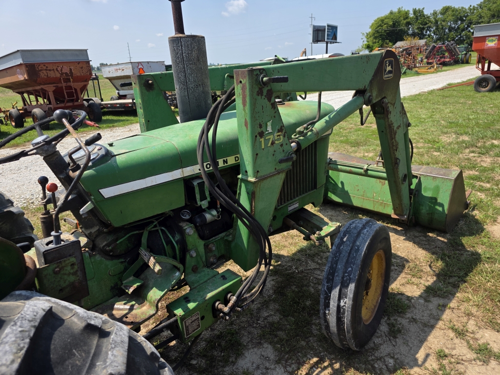 1974 John Deere 830