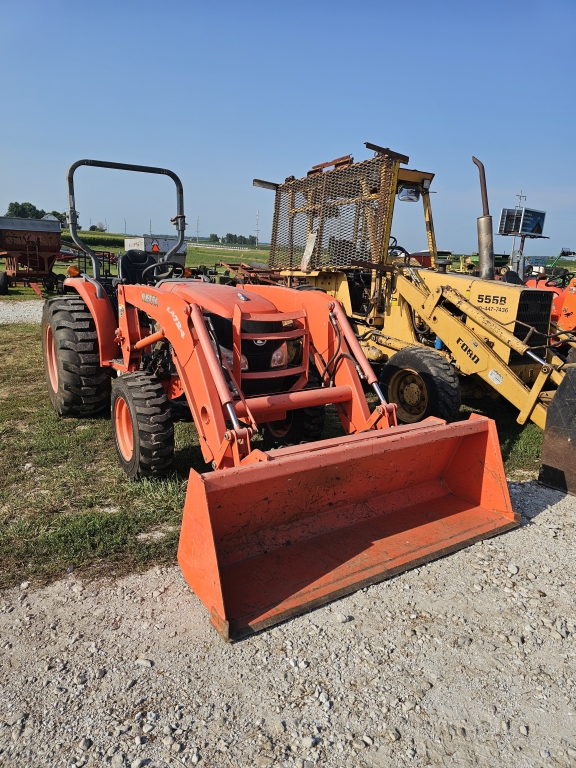 2004 Kubota L3940