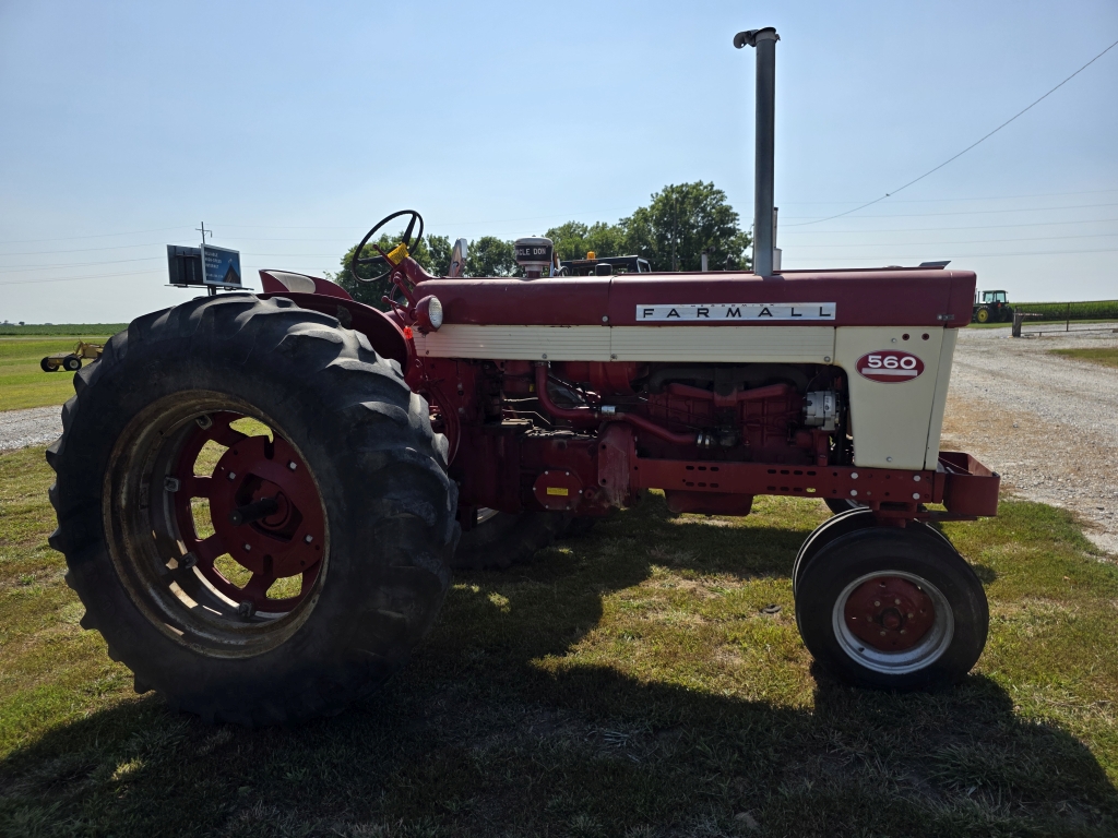 Photo of a  Farmall 560