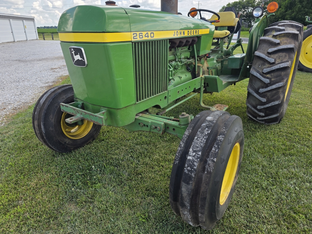 John Deere 2460