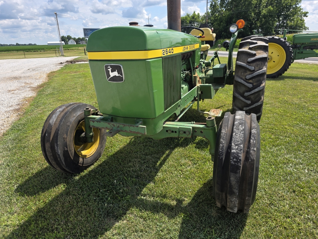 John Deere 2460