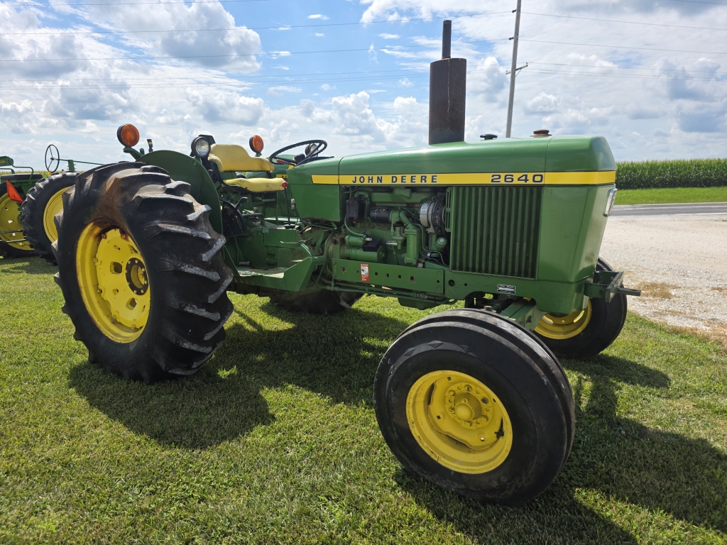 John Deere 2460