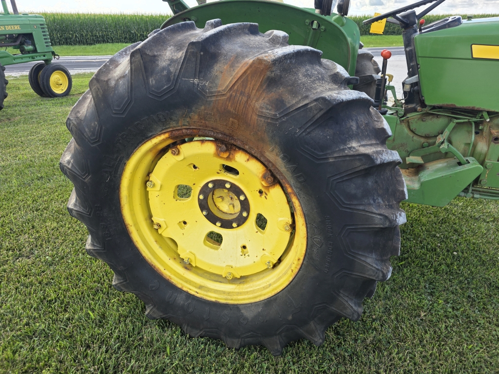 John Deere 2460