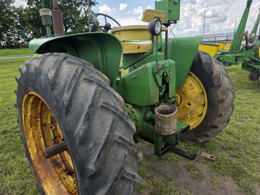 John Deere 3020