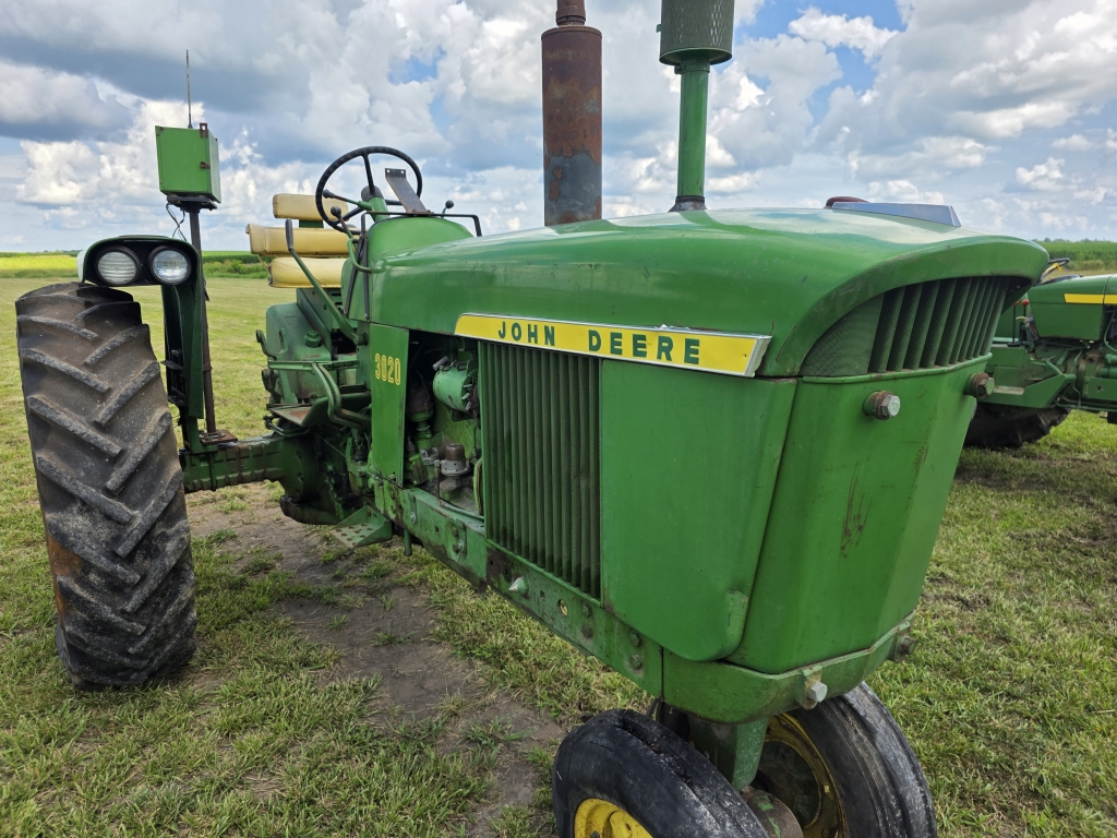John Deere 3020