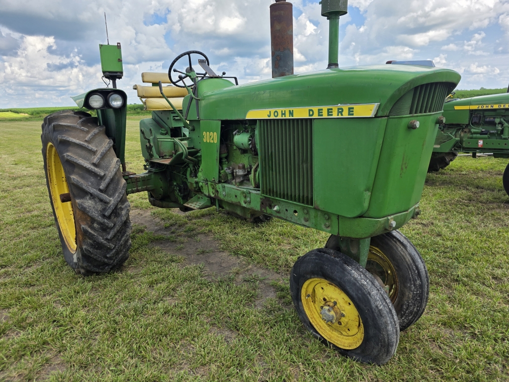 John Deere 3020