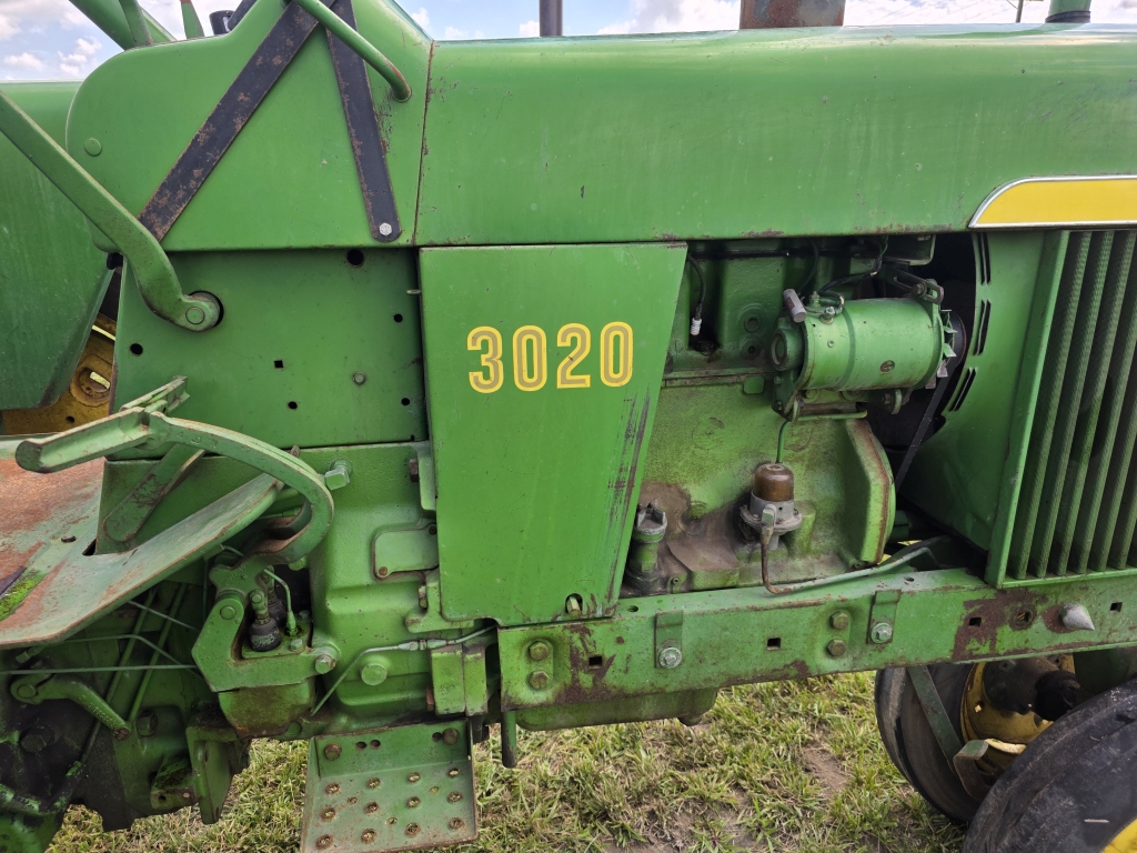 John Deere 3020