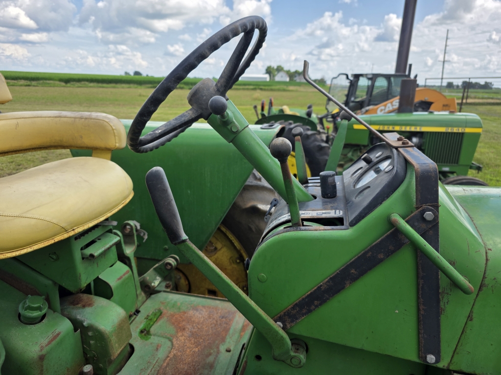 John Deere 3020