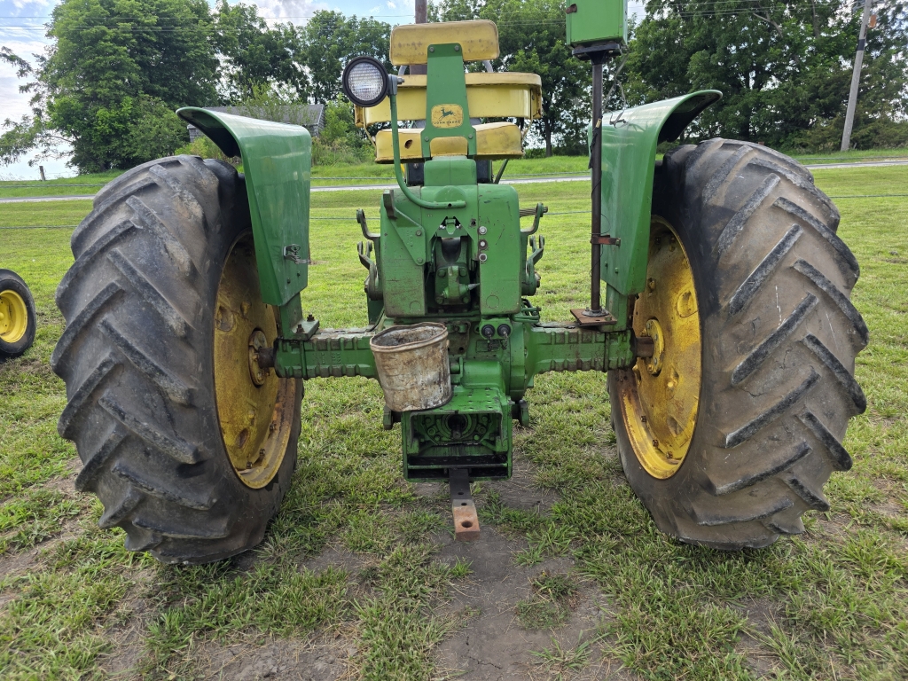John Deere 3020