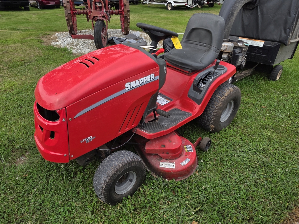Snapper Lawn Mower With Grass Catcher Wagon