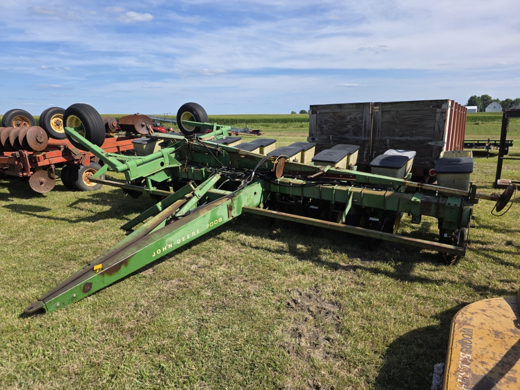  John Deere 7000