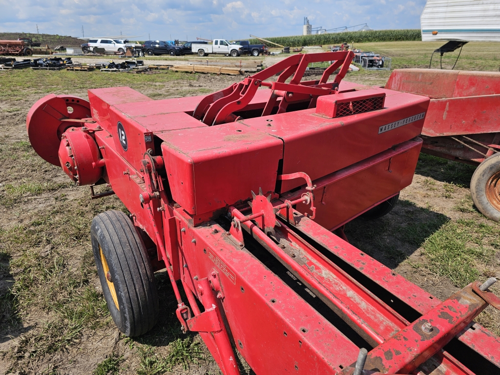 Massey Ferguson 12