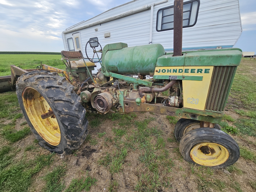 John Deere 620