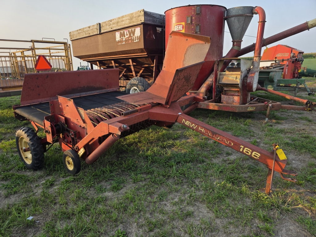 Photo of a  New Holland 166
