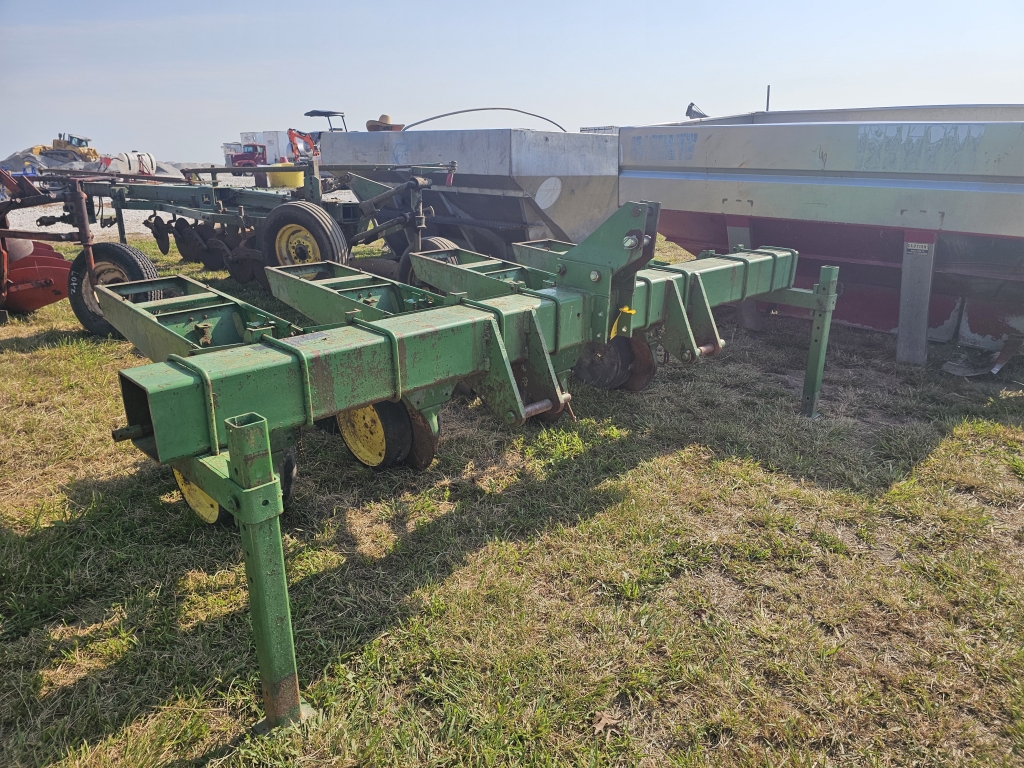  John Deere 7000