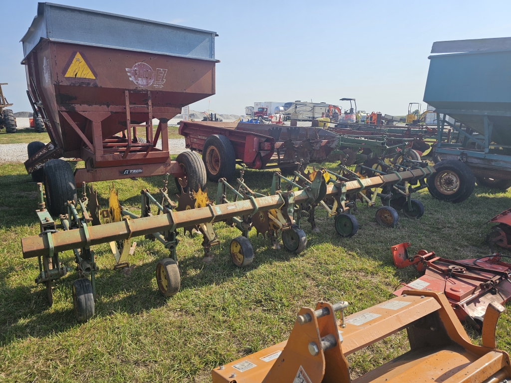Photo of a  John Deere 6ROW