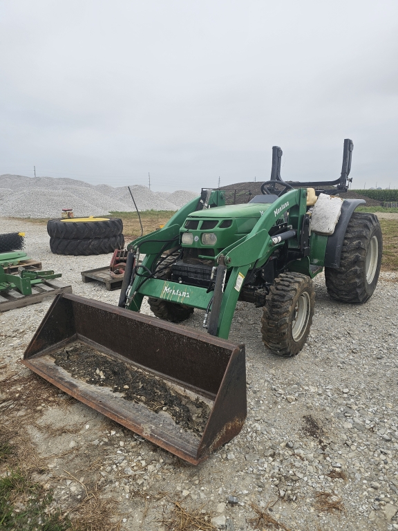 Montana 4540 Tractor