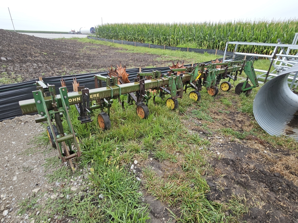 Photo of a  John Deere 825