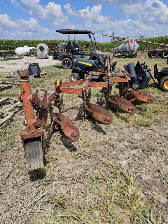 Allis-Chalmers Snap-Coupler 4-Bottom Plow
