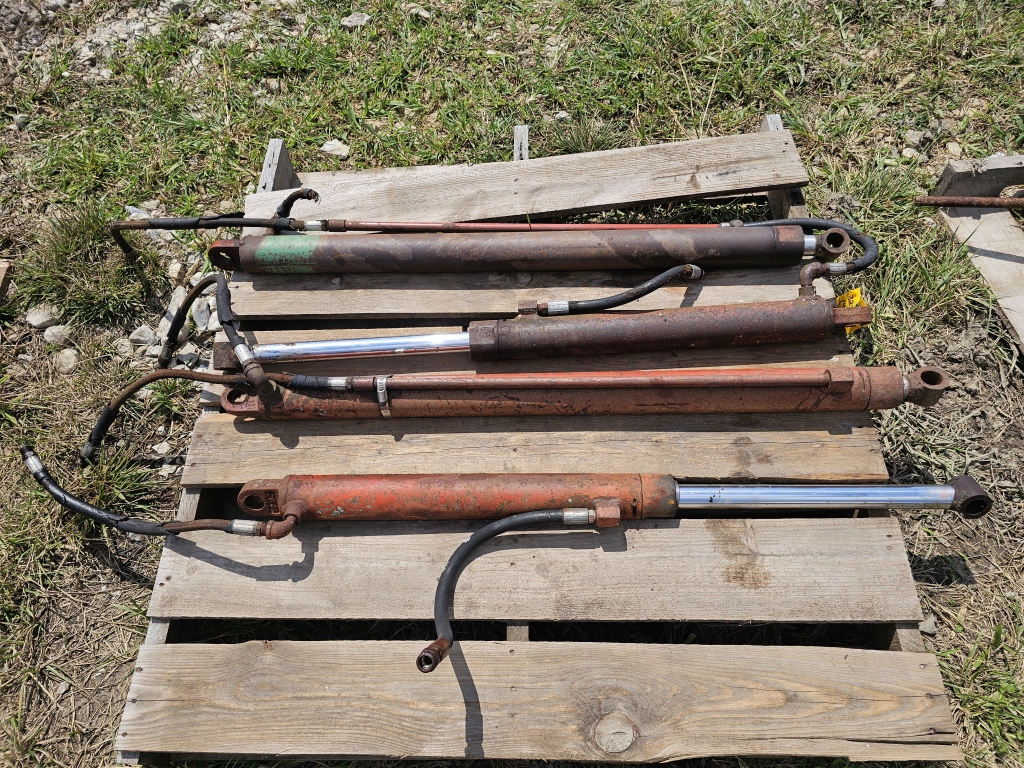 Lot of (4) Hydraulic Cylinders